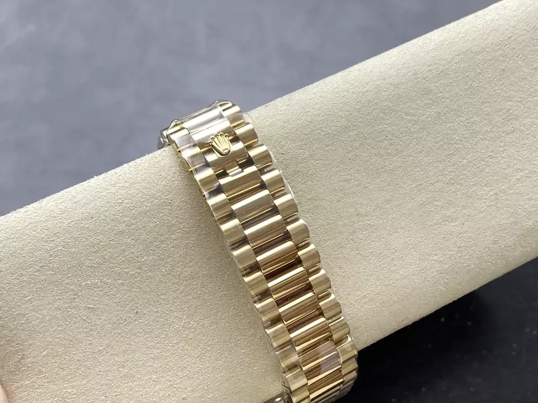 QF공장 롤렉스 데이데이트 블랙 다이얼 바게트다이아 옐로우골드 금통 40mm 228238