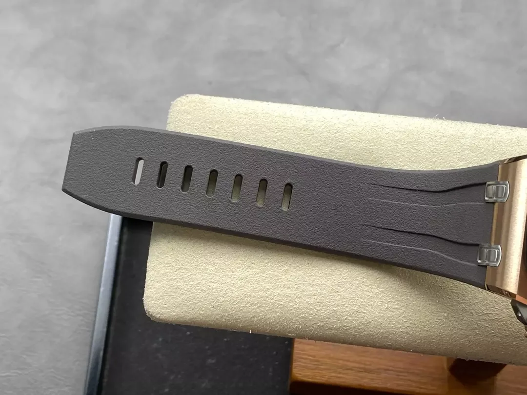 TK공장 오데마피게 로얄오크 오프쇼어 44mm 26568OM.OO.A004CA.01