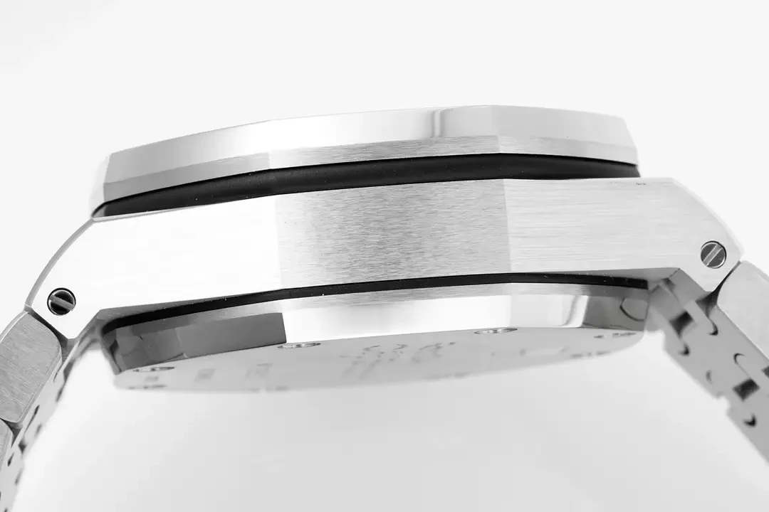 APF공장 오데마피게 로얄오크 오프쇼어 화이트/레드 다이얼 26470