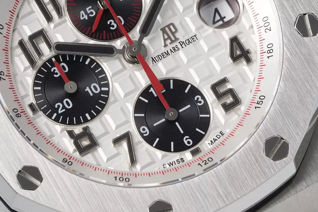 APF공장 오데마피게 로얄오크 오프쇼어 화이트/레드 다이얼 26470