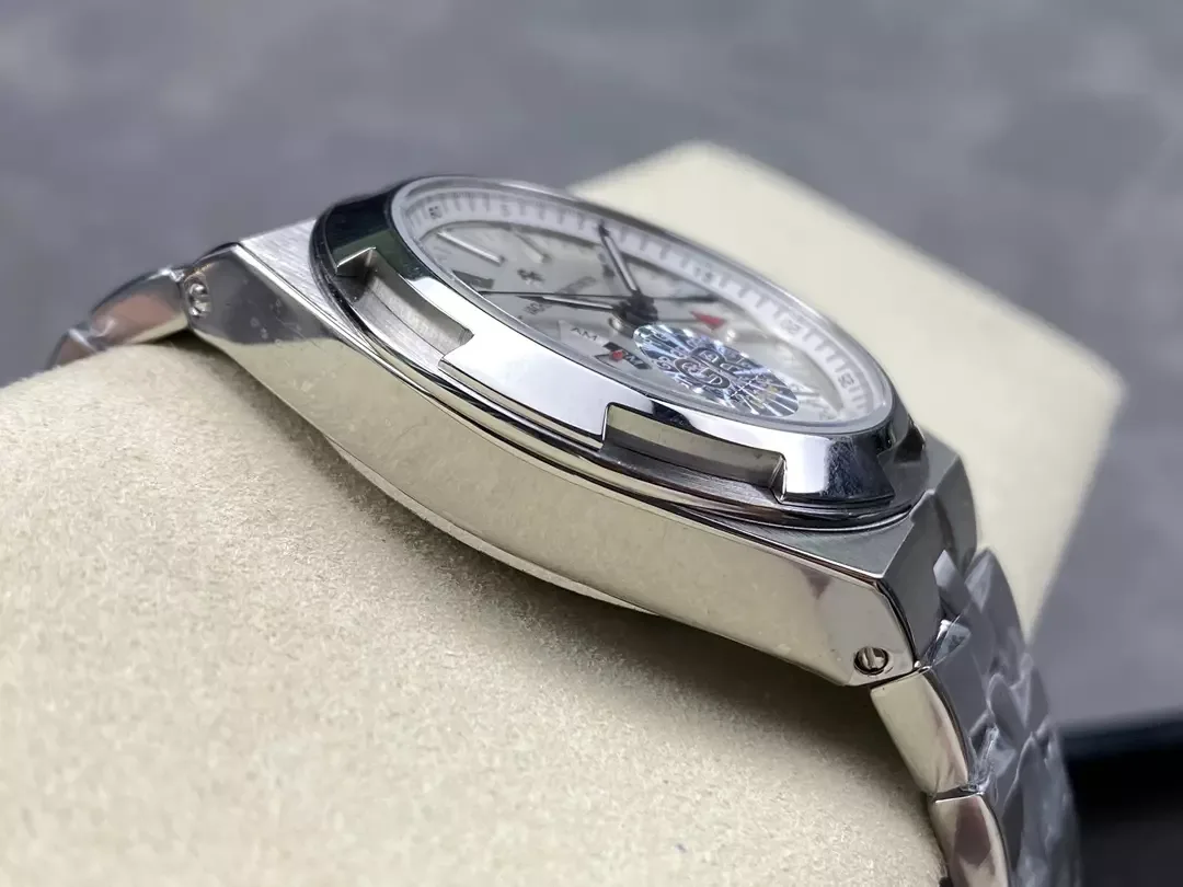 GR공장 바쉐론콘스탄틴 오버시즈 듀얼 타임 7900V 실버 다이얼 스틸