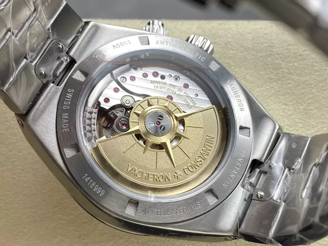 GR공장 바쉐론콘스탄틴 오버시즈 듀얼 타임 7900V 실버 다이얼 스틸