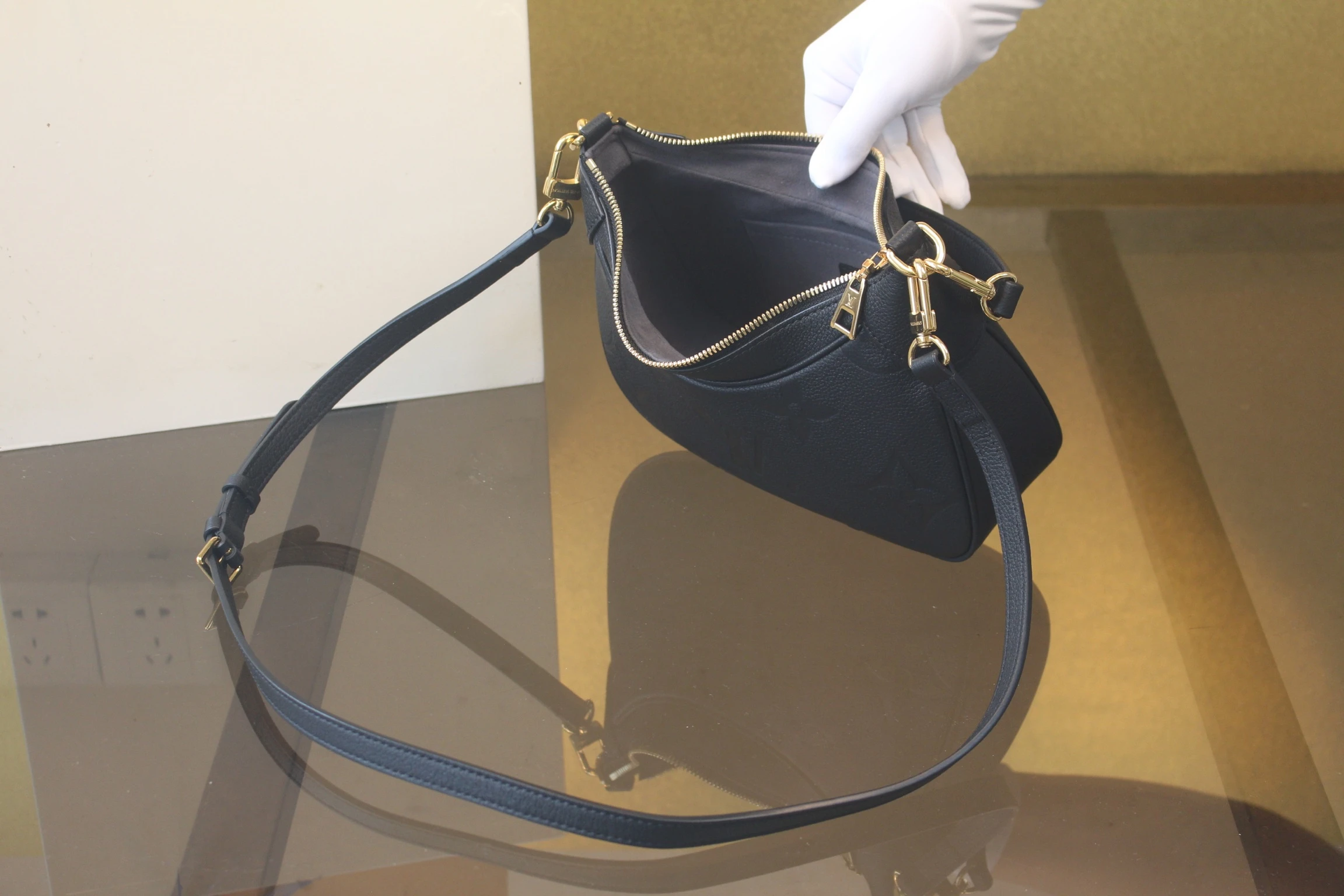 루이비통 바가텔 숄더백 앙프렝뜨 블랙 M46002