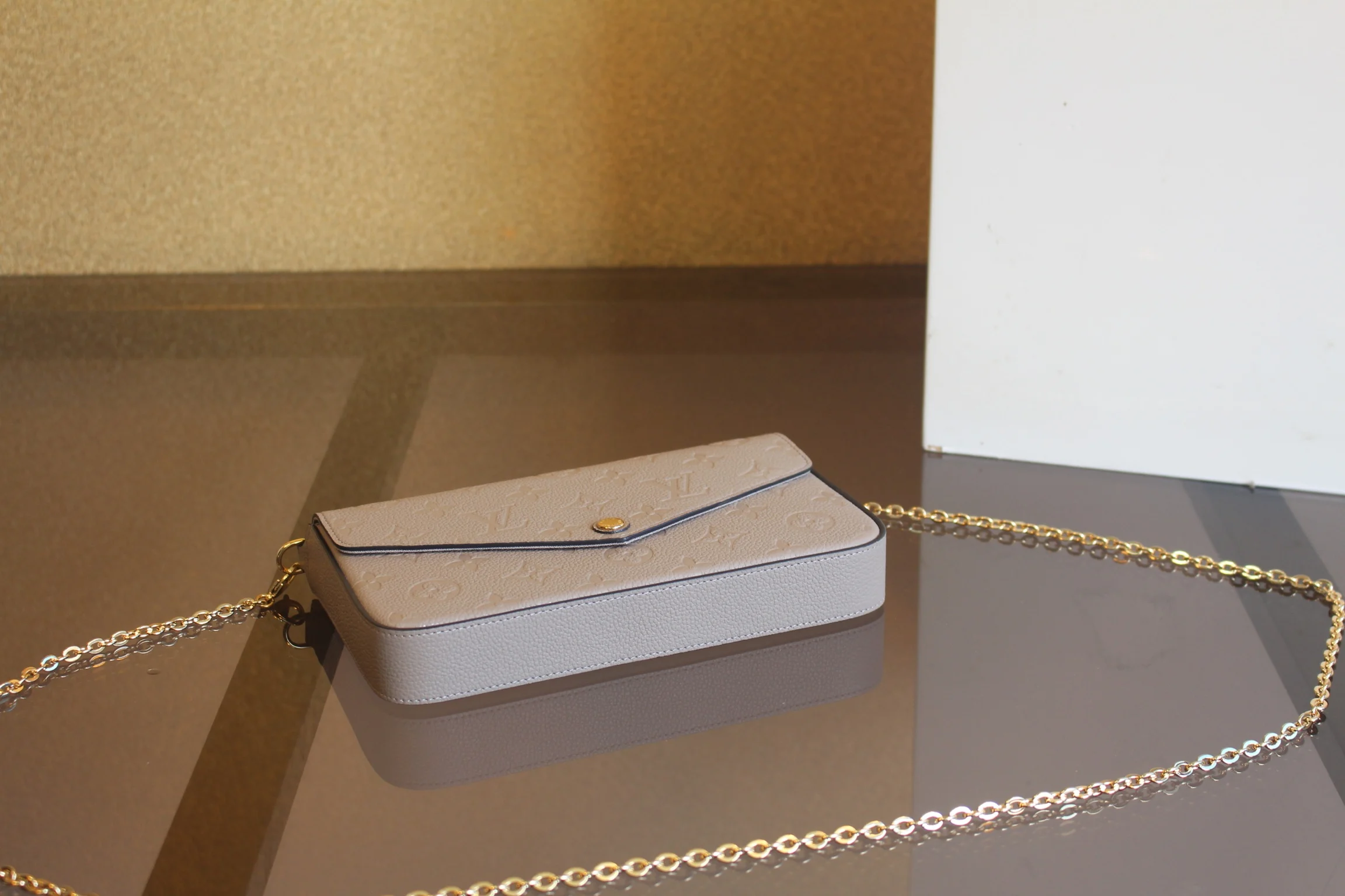 루이비통 펠리시 포셰트 베이지 M68697