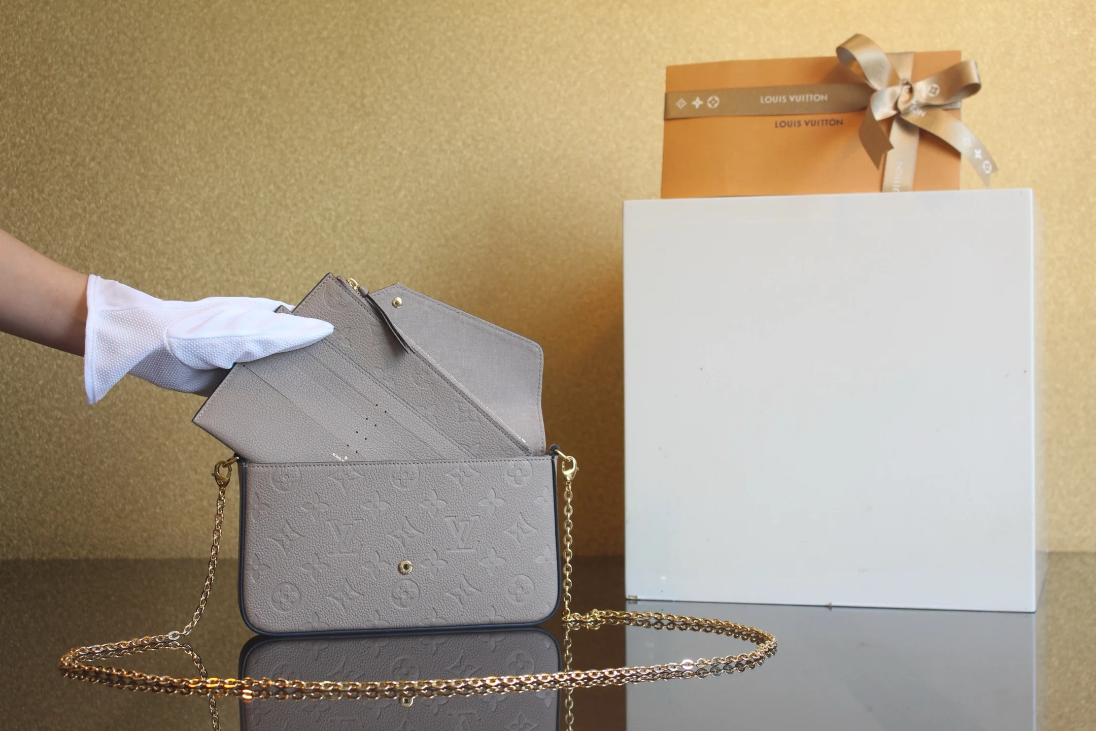 루이비통 펠리시 포셰트 베이지 M68697