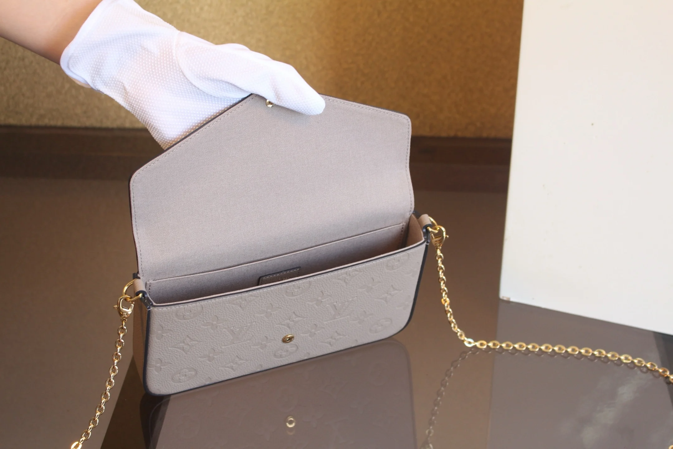 루이비통 펠리시 포셰트 베이지 M68697