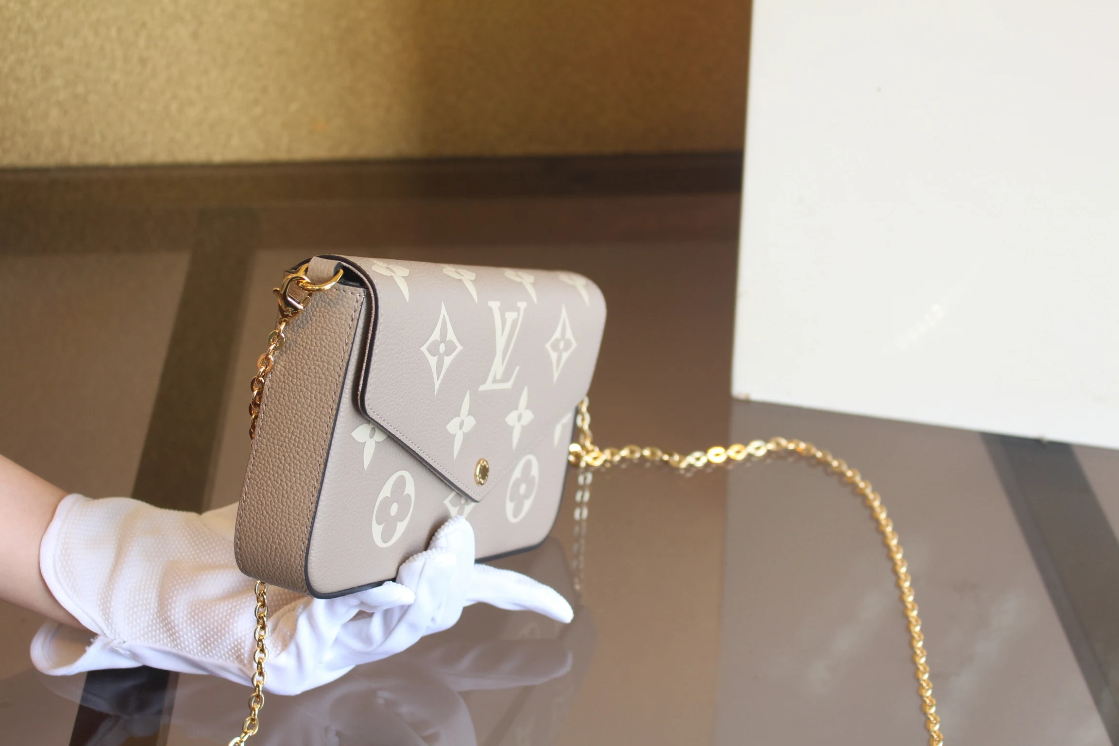 루이비통 펠리시 포쉐트 모노그램 앙프렝뜨 M69977