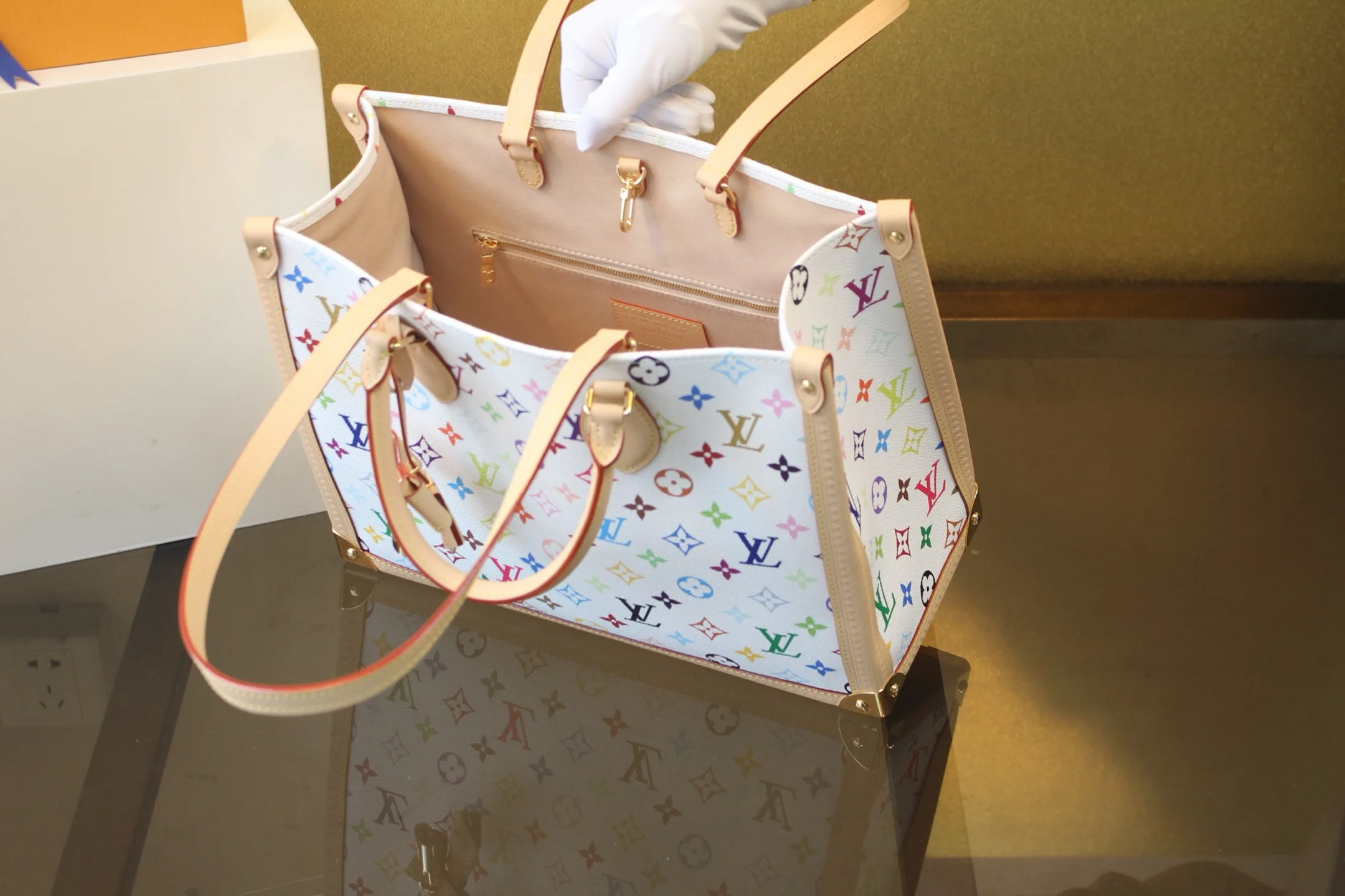 루이비통 LV x TM 온더고 MM 토트백 M13079