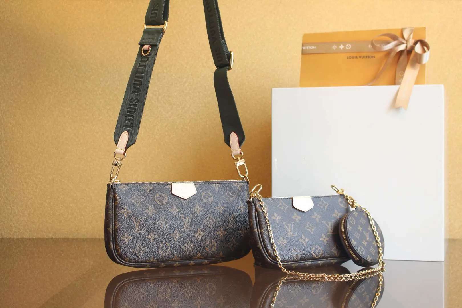 루이비통 멀티 포쉐트 악세수아 모노그램 M44813