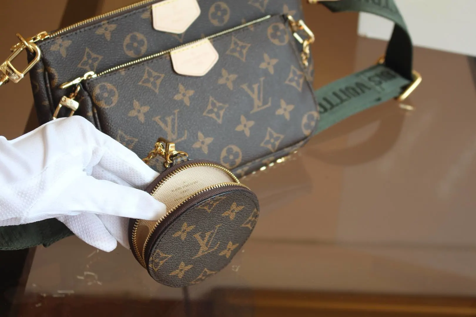 루이비통 멀티 포쉐트 악세수아 모노그램 M44813