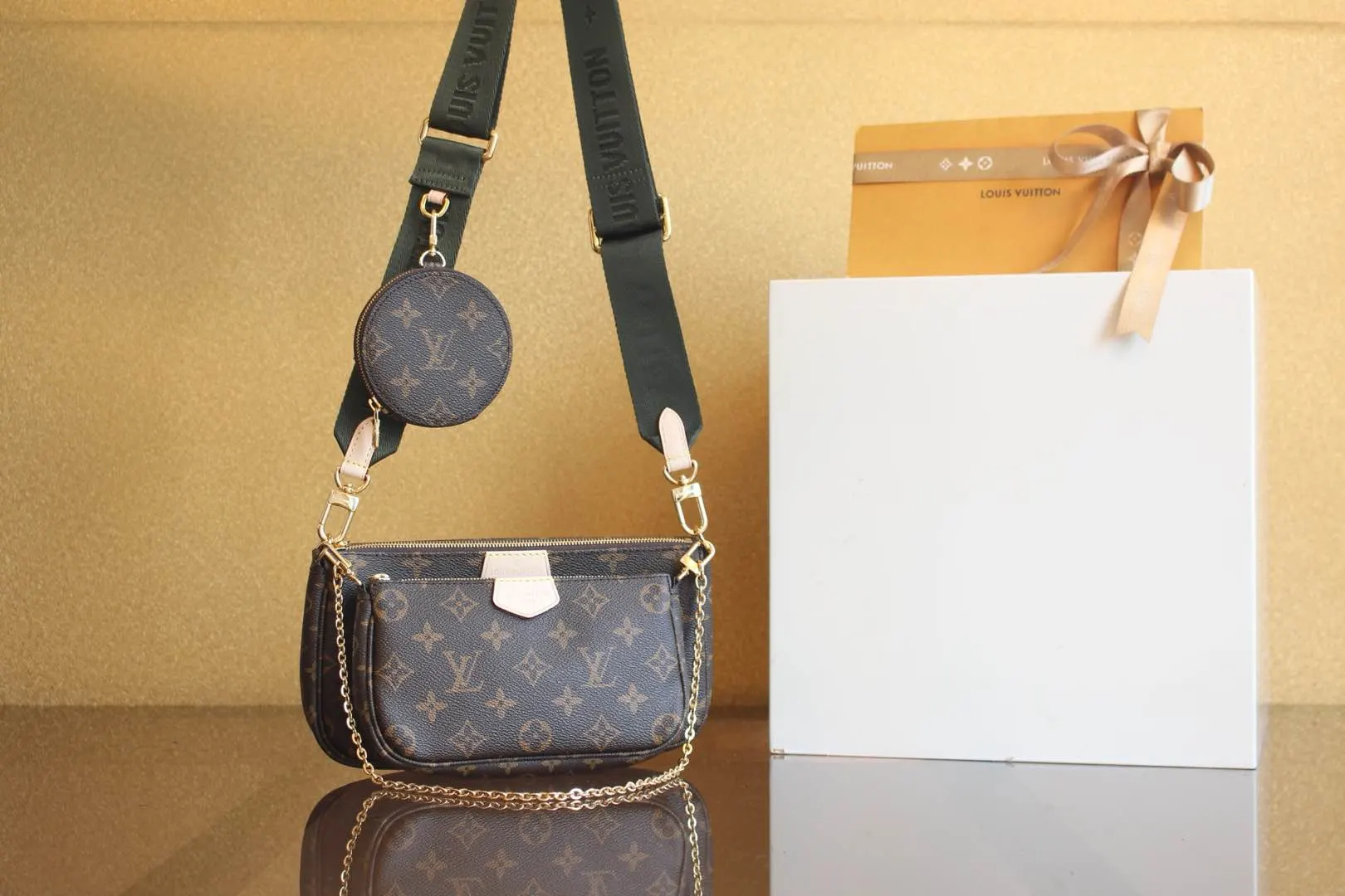 루이비통 멀티 포쉐트 악세수아 모노그램 M44813