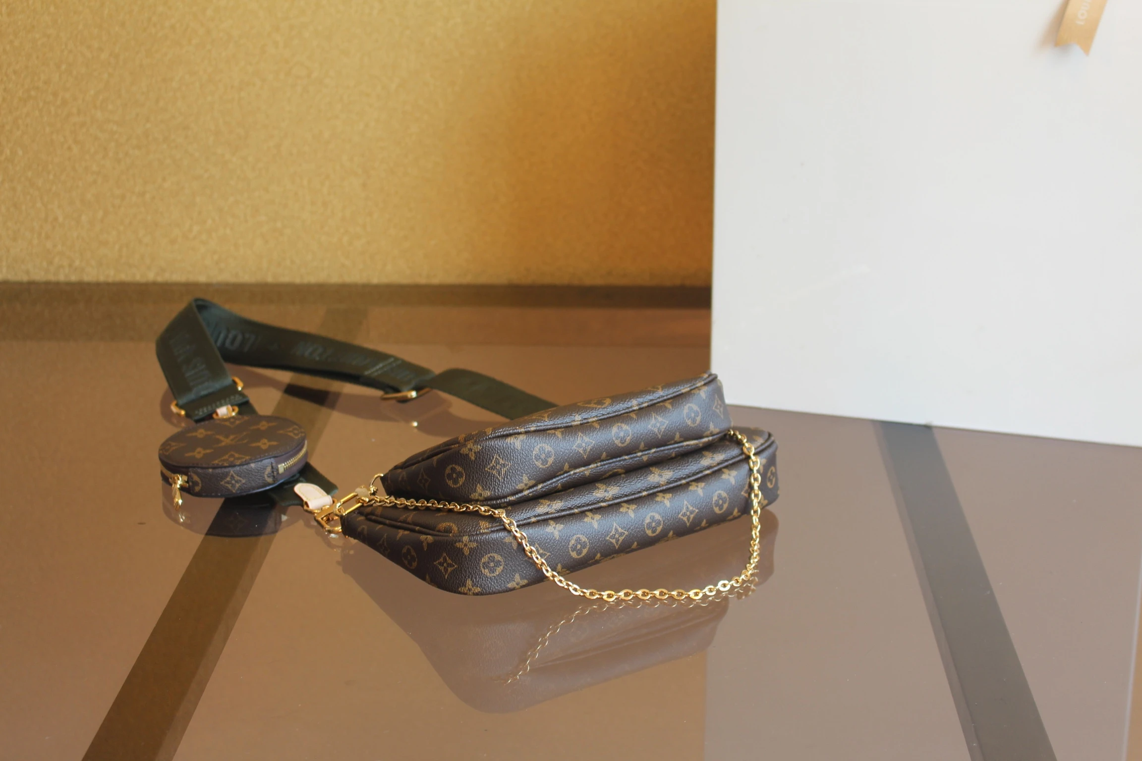 루이비통 멀티 포쉐트 악세수아 모노그램 M44813