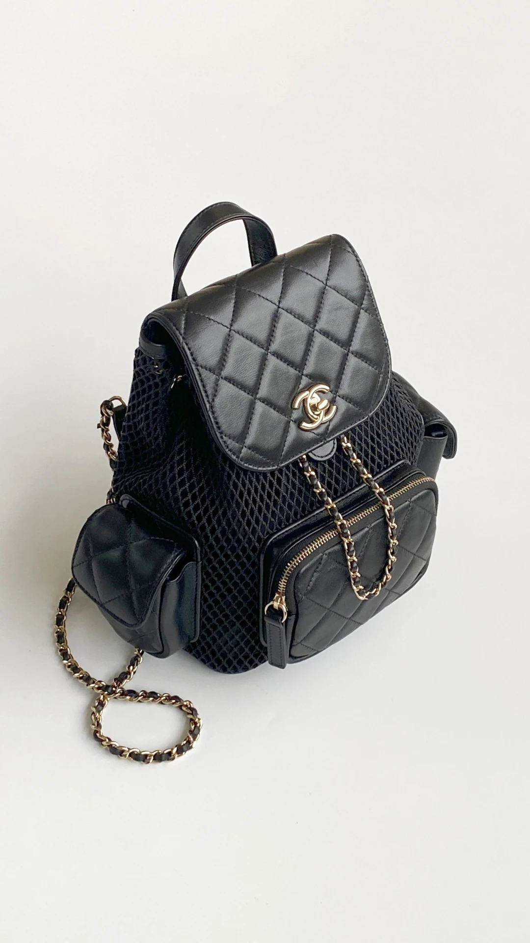 샤넬 25SS 메시, 샤이니 램스킨 & 골드톤 메탈 백팩