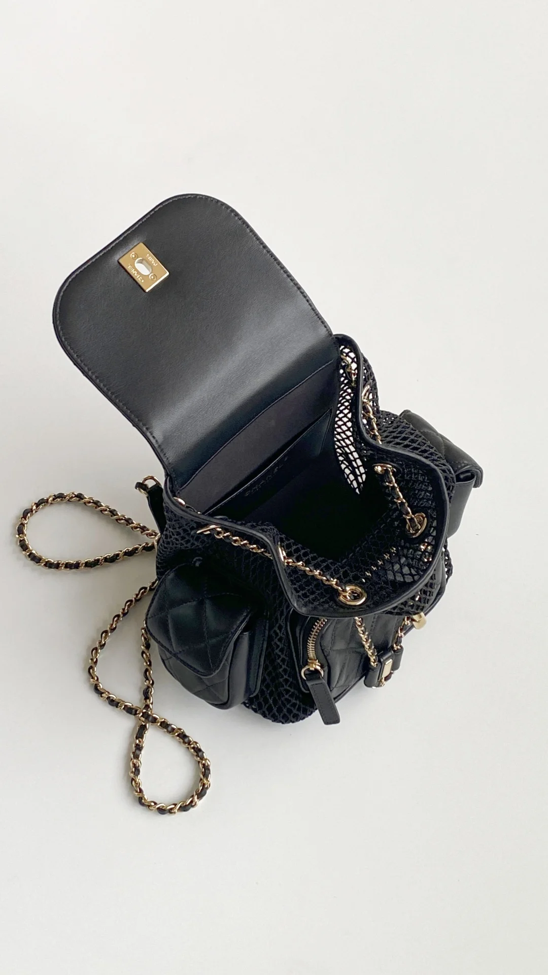 샤넬 25SS 메시, 샤이니 램스킨 & 골드톤 메탈 백팩