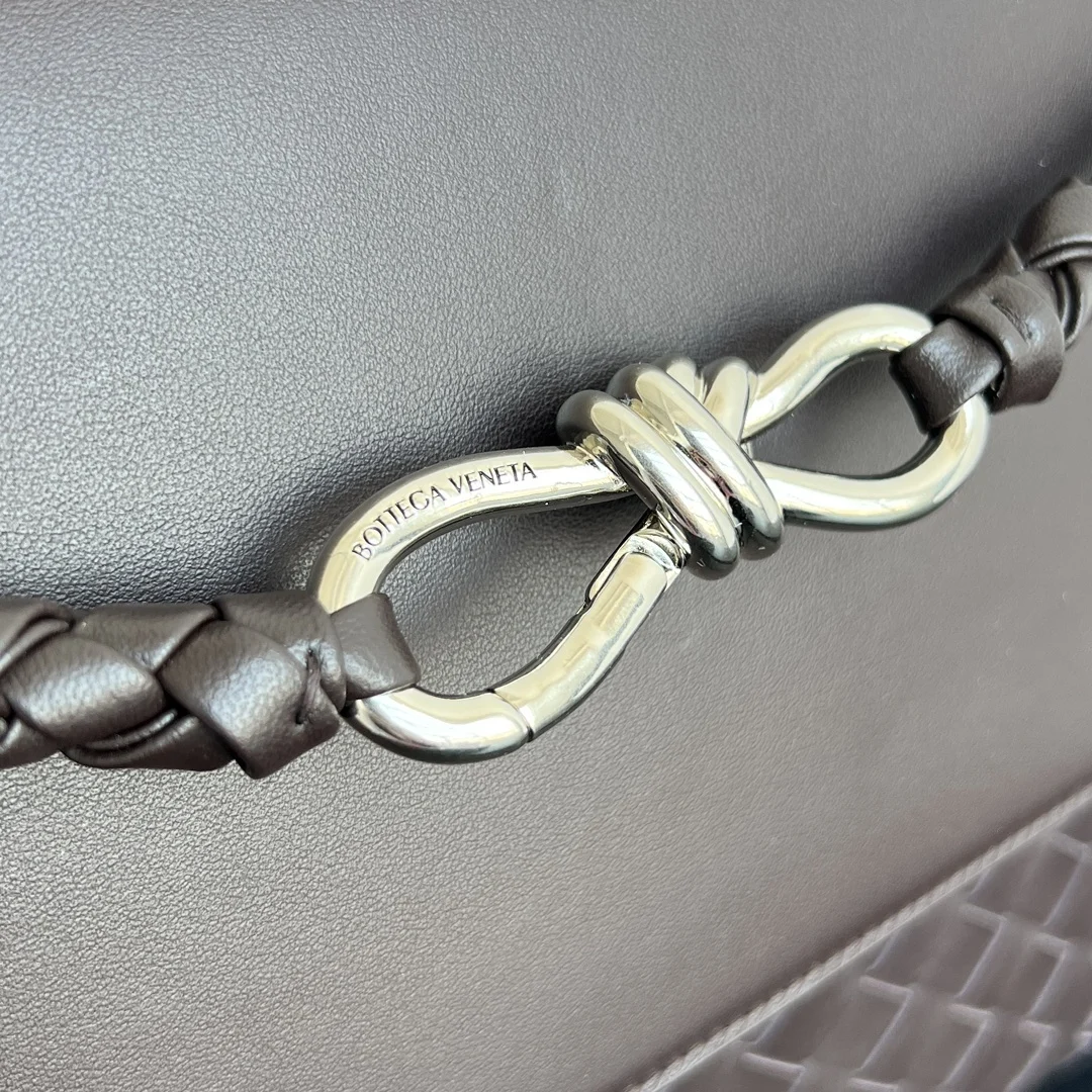 보테가베네타 인트레치아토 레더 토트백 브라운 807715