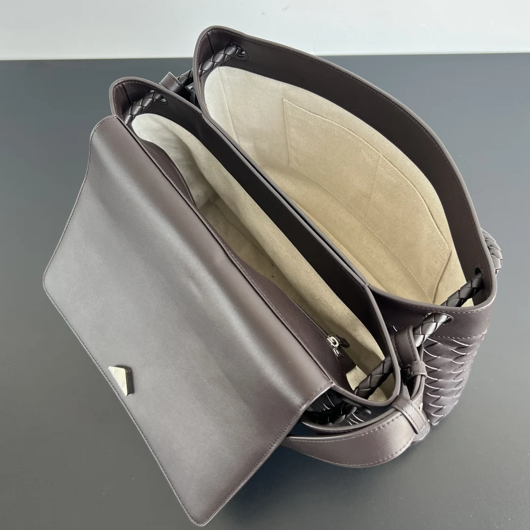 보테가베네타 인트레치아토 레더 토트백 브라운 807715