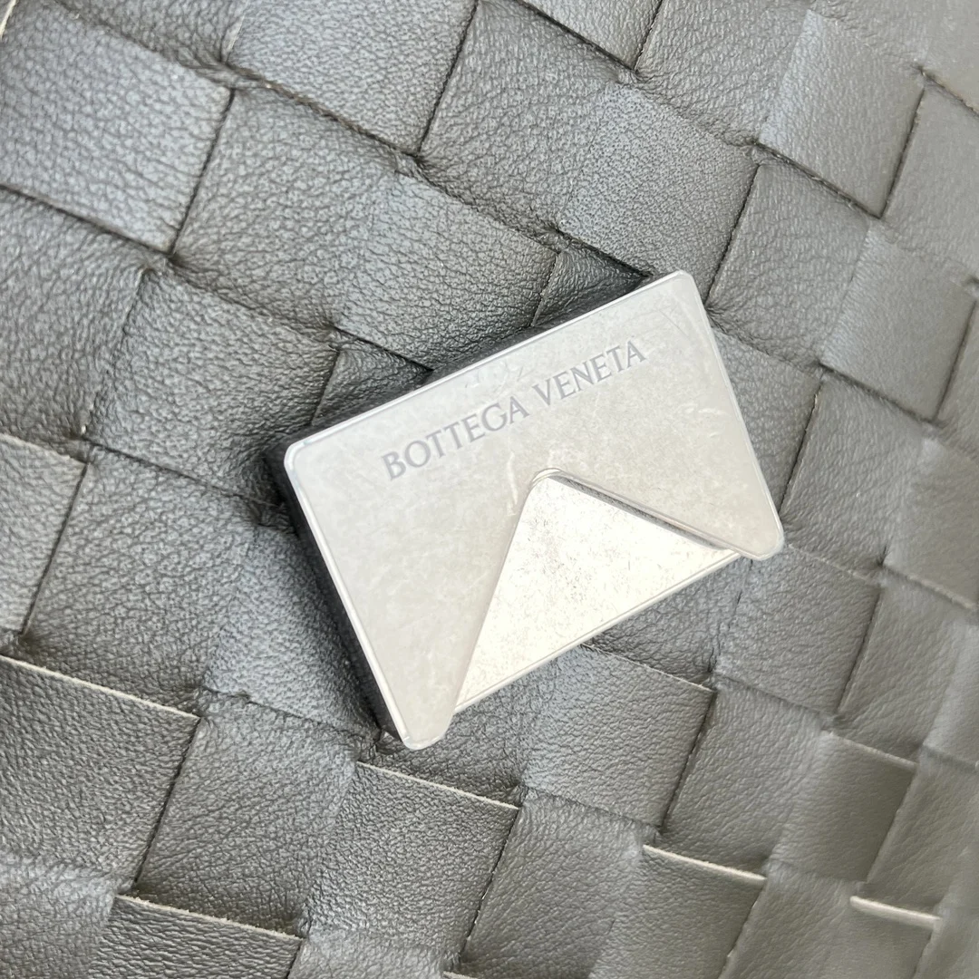 보테가베네타 인트레치아토 레더 토트백 카키 807715