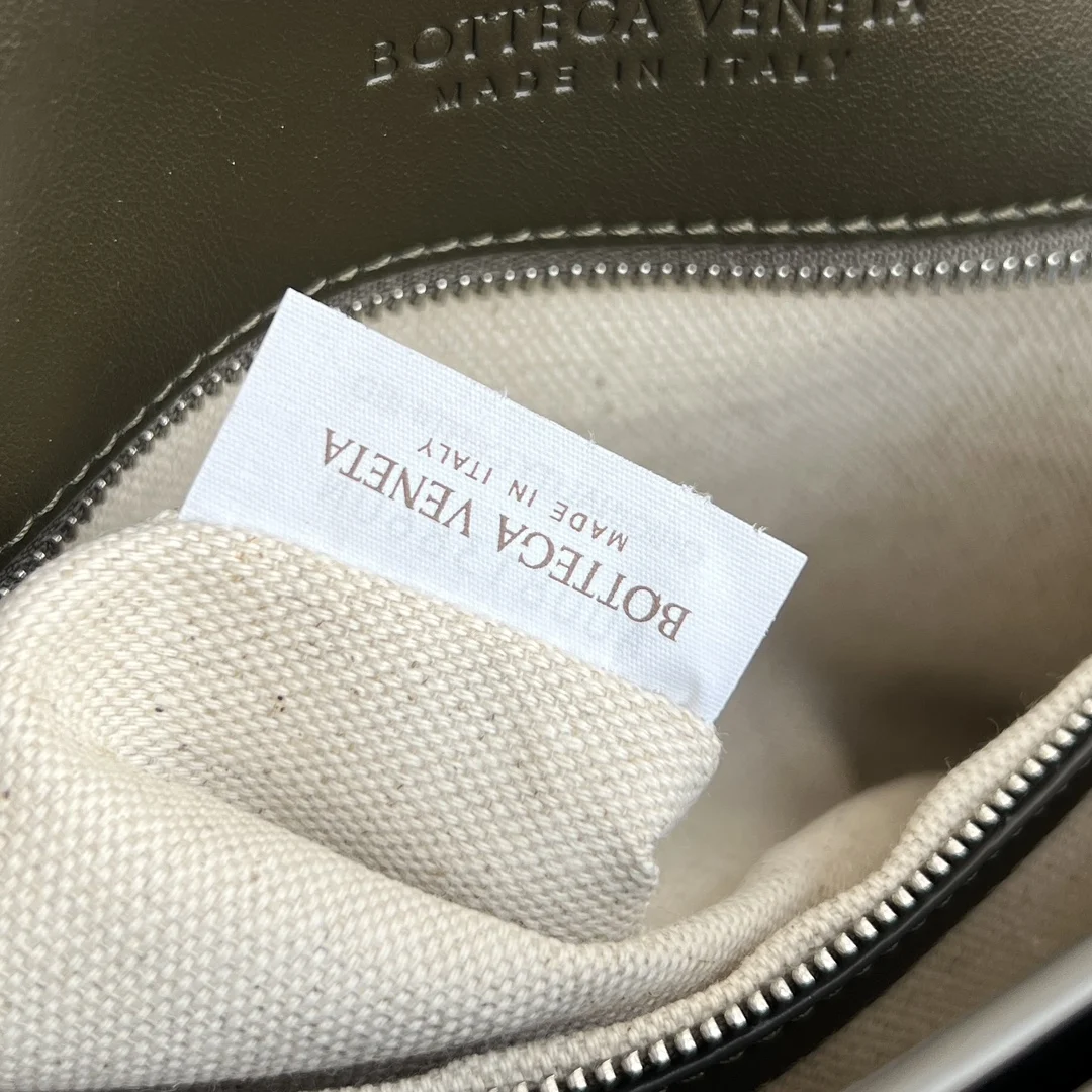 보테가베네타 인트레치아토 레더 토트백 카키 807715