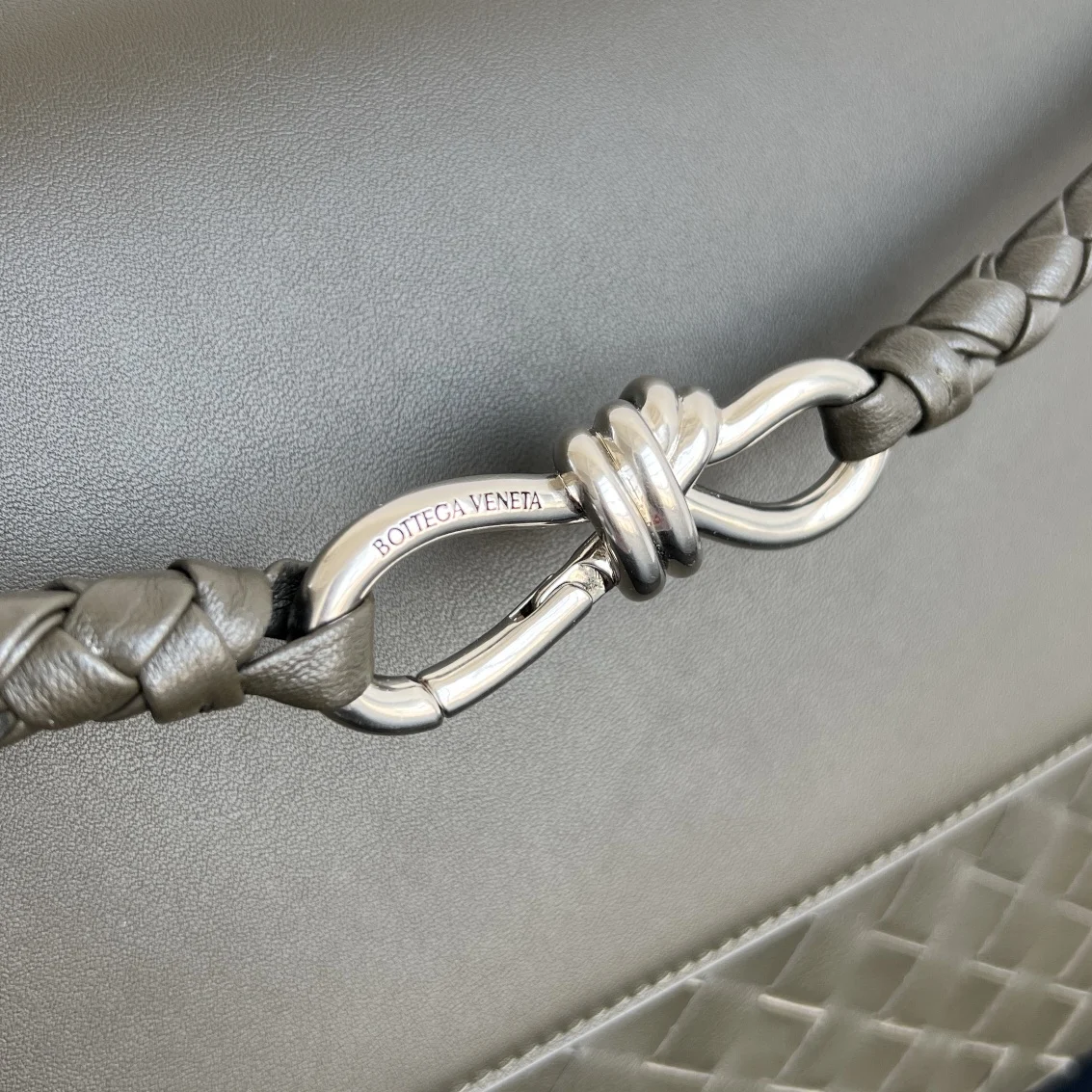 보테가베네타 인트레치아토 레더 토트백 카키 807715