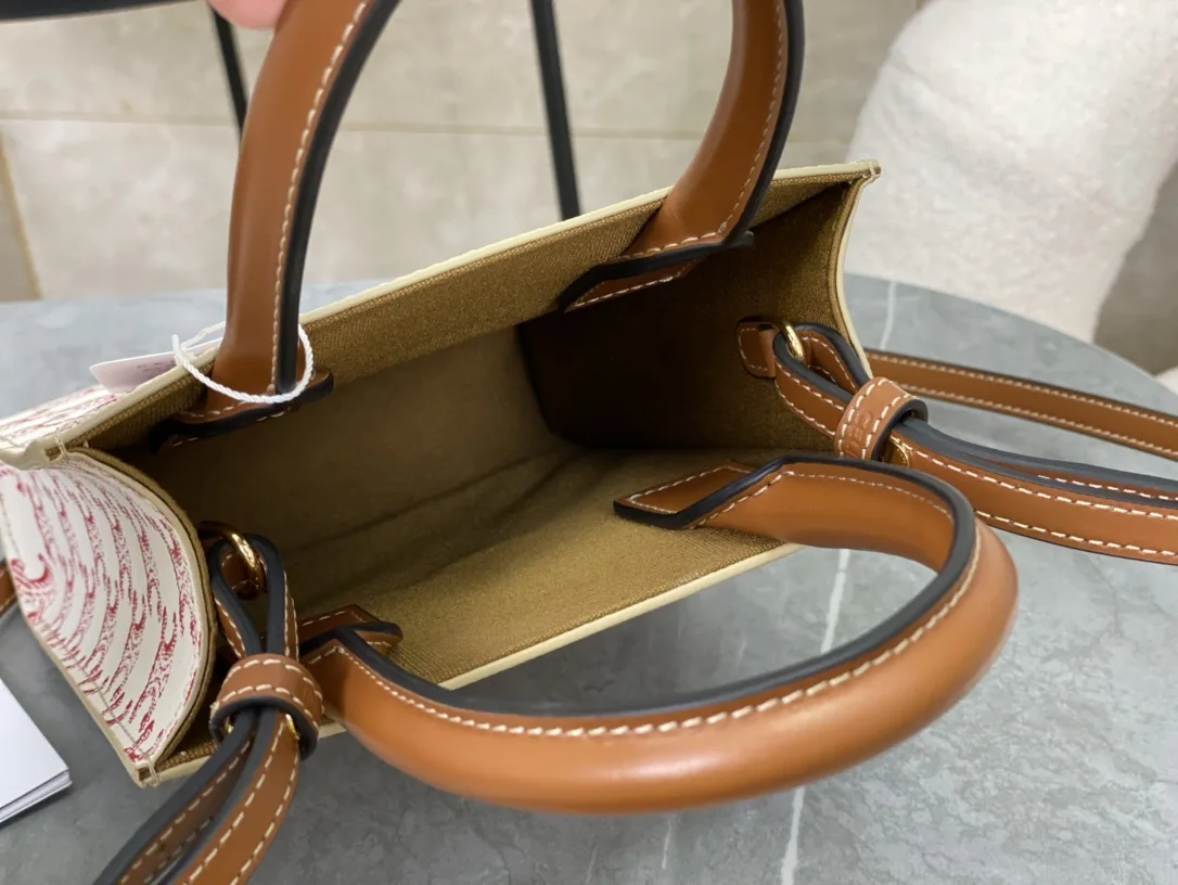 셀린느 샤이니 버티컬 카바스 캔버스백 194372