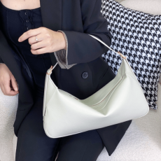 셀린느 미디엄 로미 서플백 카프스킨 화이트 197443