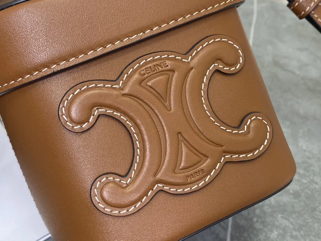 셀린느 트리오페 퀴르 스몰 박스 숄더백 탄 199263