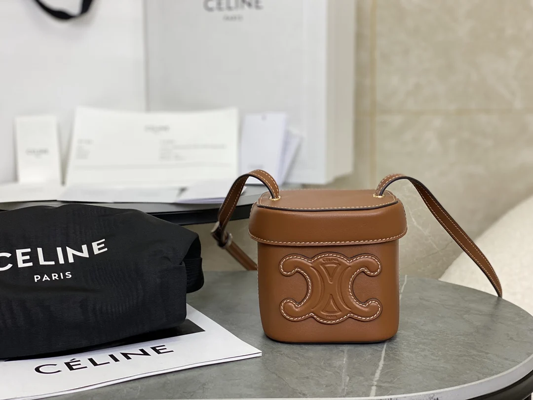 셀린느 트리오페 퀴르 스몰 박스 숄더백 탄 199263