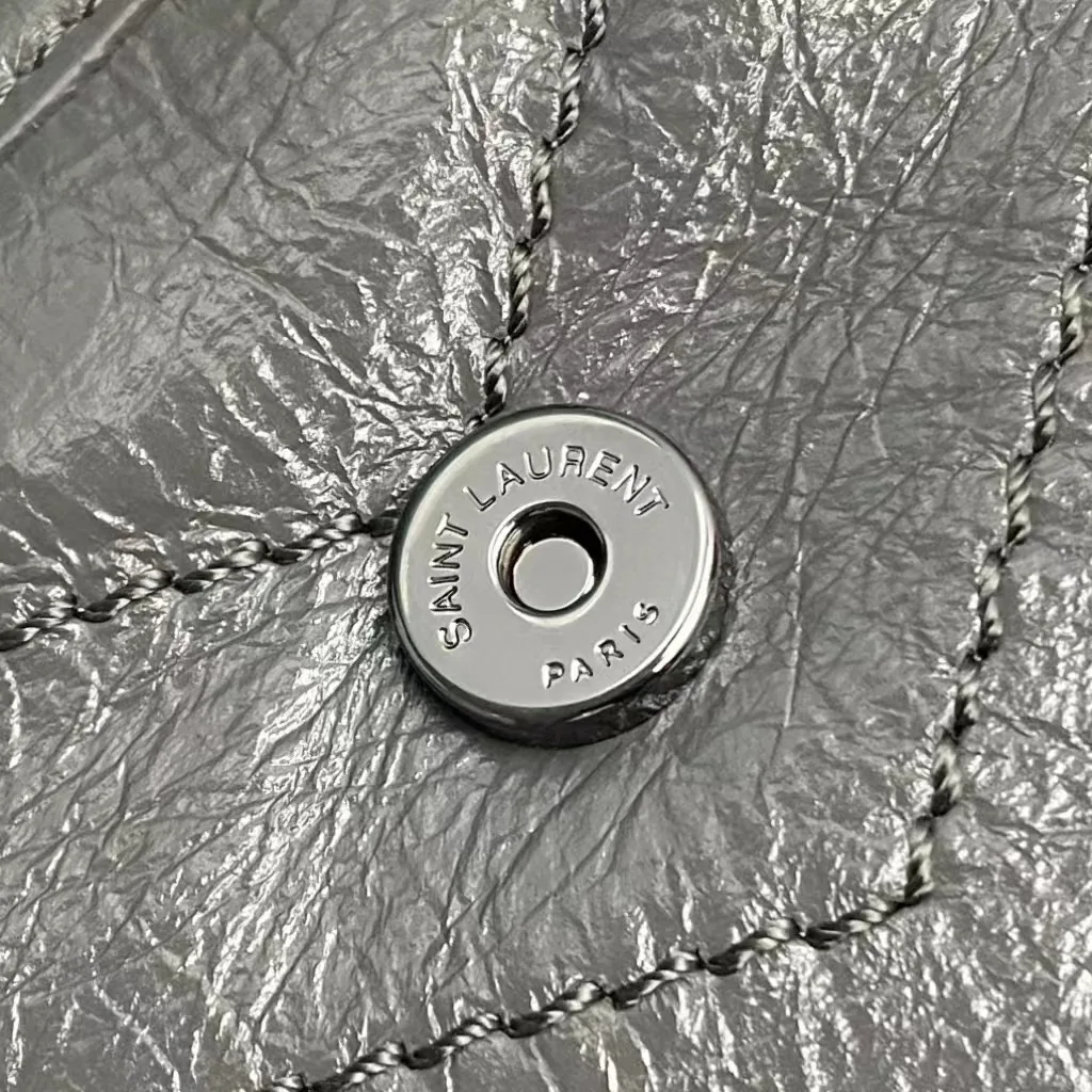 생로랑 니키 숄더 스몰 그레이 633160