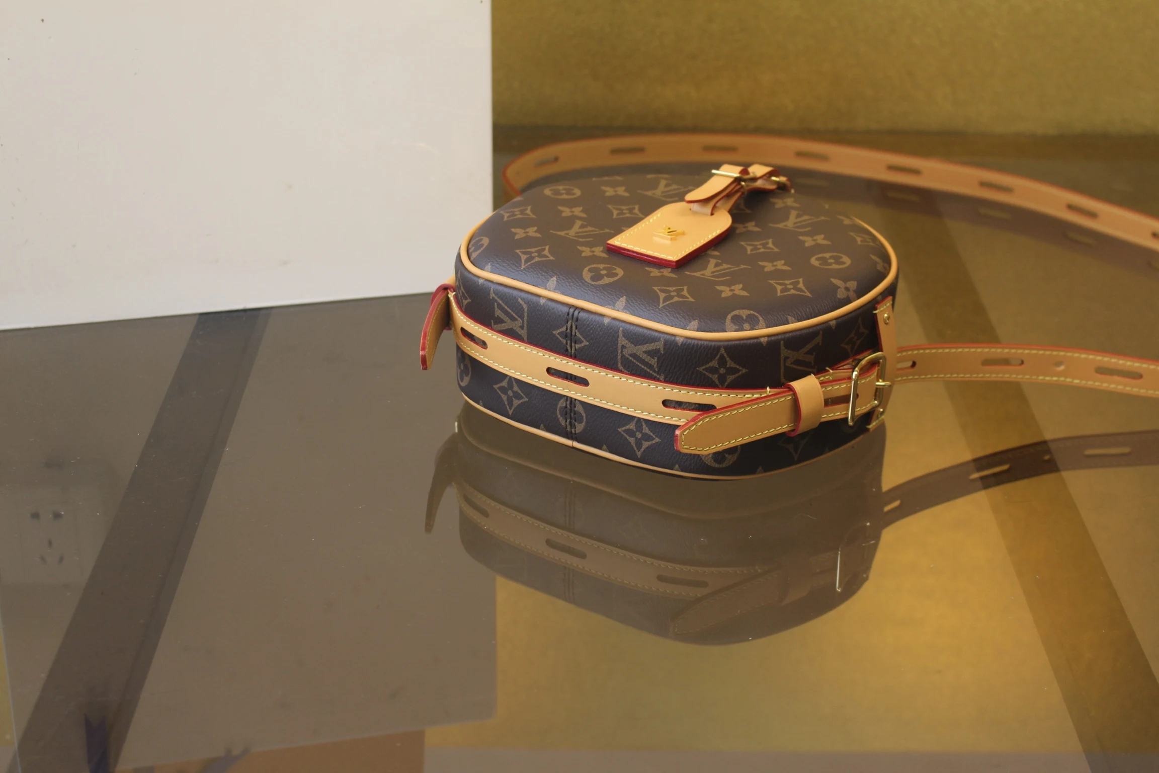 루이비통 부아뜨 샤포 수플 모노그램 M45647