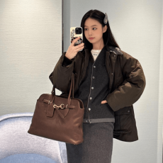 미우미우 가죽 탑 핸들백 코냑