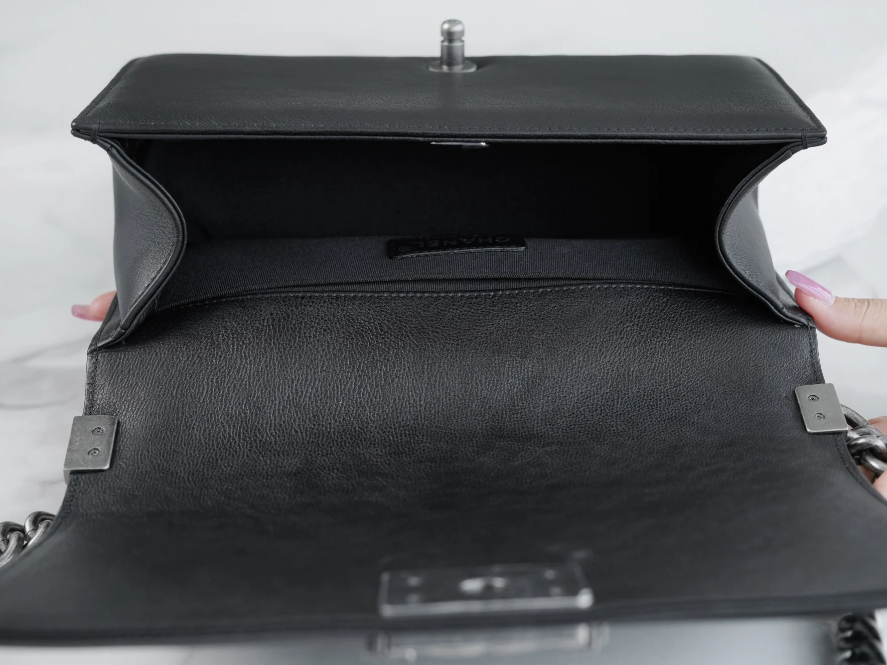 팬더샵 샤넬 보이백 캐비어 블랙 은장 미디움