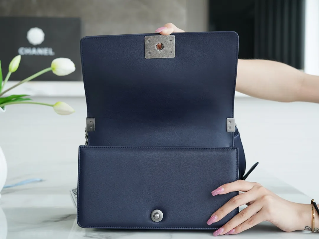 팬더샵 샤넬 보이백 캐비어 다크 네이비 은장 스몰