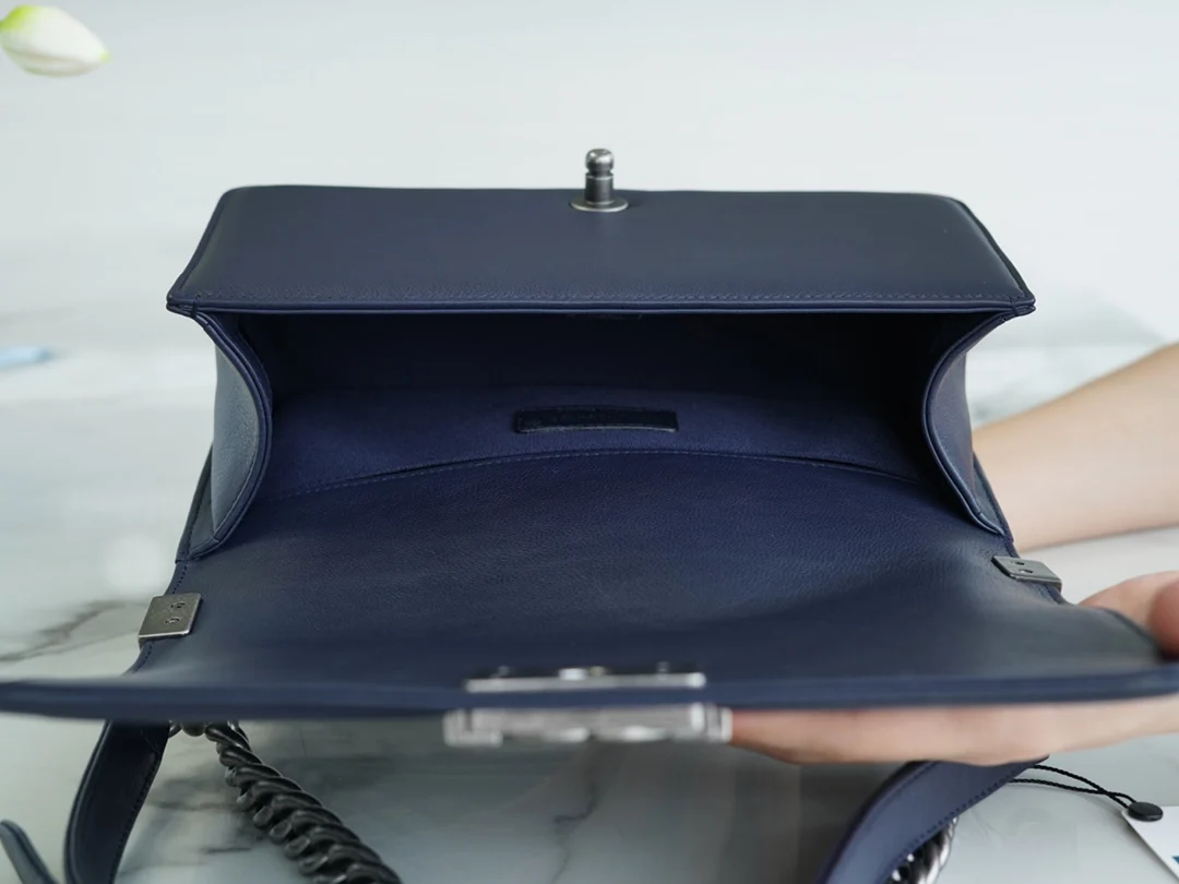 팬더샵 샤넬 보이백 캐비어 다크 네이비 은장 스몰