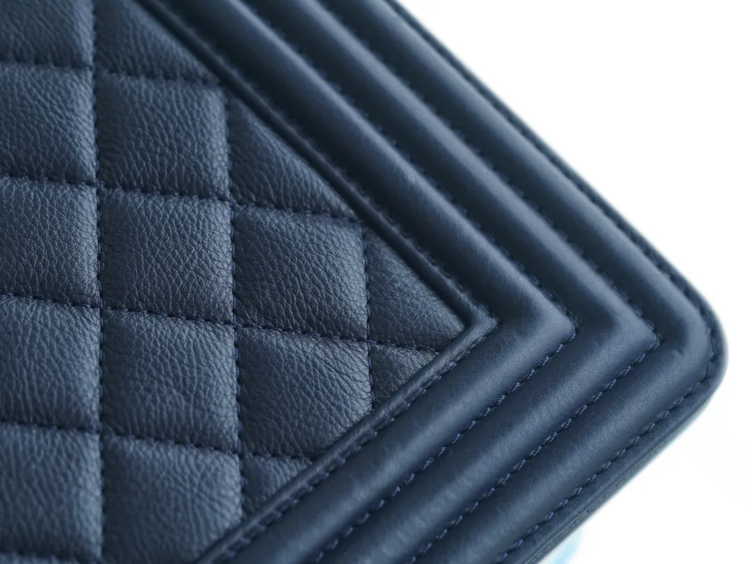 팬더샵 샤넬 보이백 캐비어 다크 네이비 은장 스몰