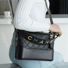 팬더샵 샤넬 클래식 가브리엘 호보 백 미디엄 블랙