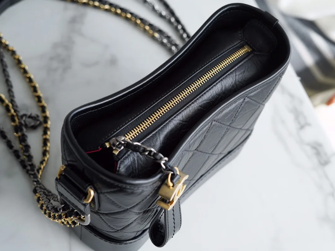 팬더샵 샤넬 클래식 가브리엘 호보 백 스몰 블랙