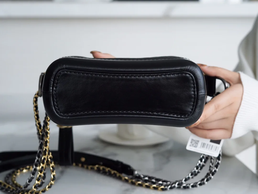 팬더샵 샤넬 클래식 가브리엘 호보 백 스몰 블랙