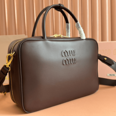 미우미우 BEAU 레더 토트백 브라운 5bb117