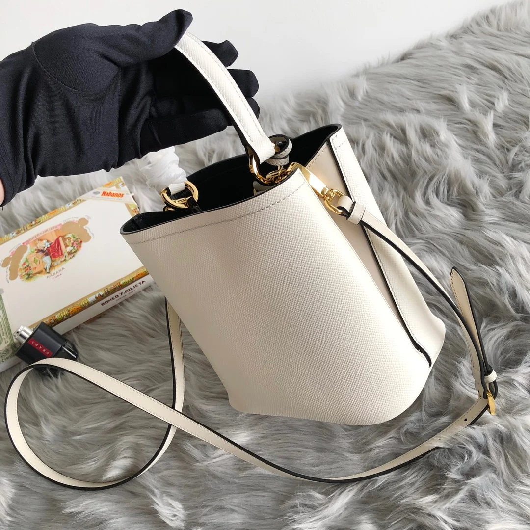 프라다 사피아노 파니에 두블레 스몰 토트 숄더백 화이트 1BA217