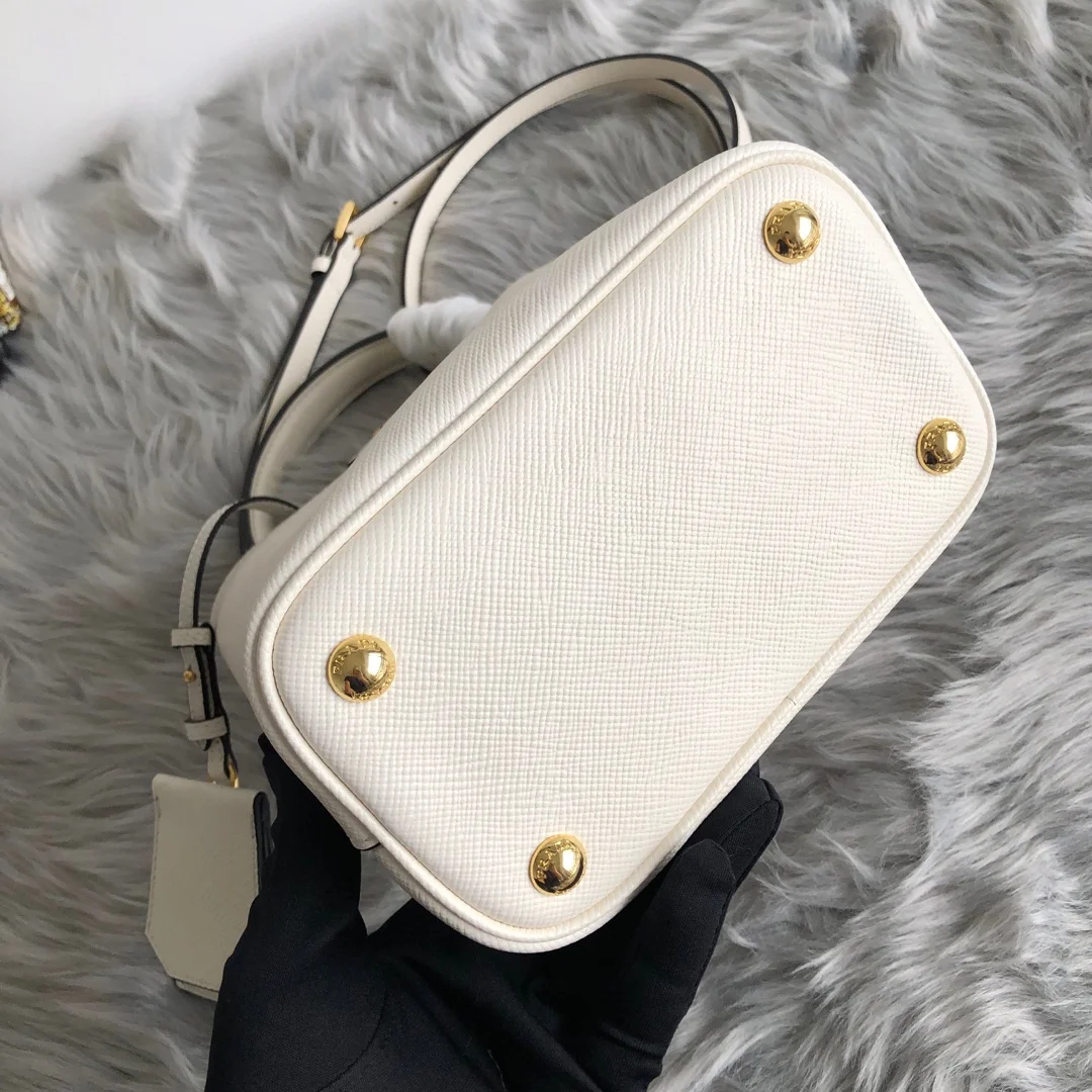 프라다 사피아노 파니에 두블레 스몰 토트 숄더백 화이트 1BA217