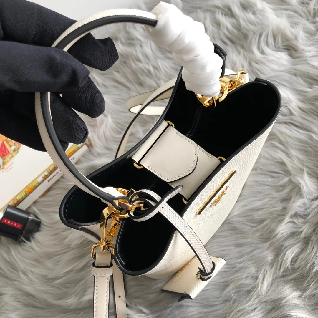 프라다 사피아노 파니에 두블레 스몰 토트 숄더백 화이트 1BA217