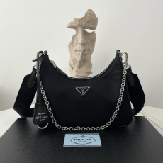 프라다 리에디션 가죽 숄더백 1BH204