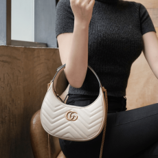 구찌 GG 마몽 하프문 쉐입 미니백 화이트 699514