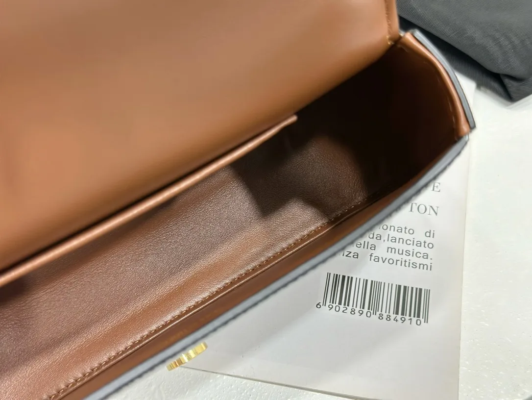 셀린느 틴 롤라 토트백 탄 119533