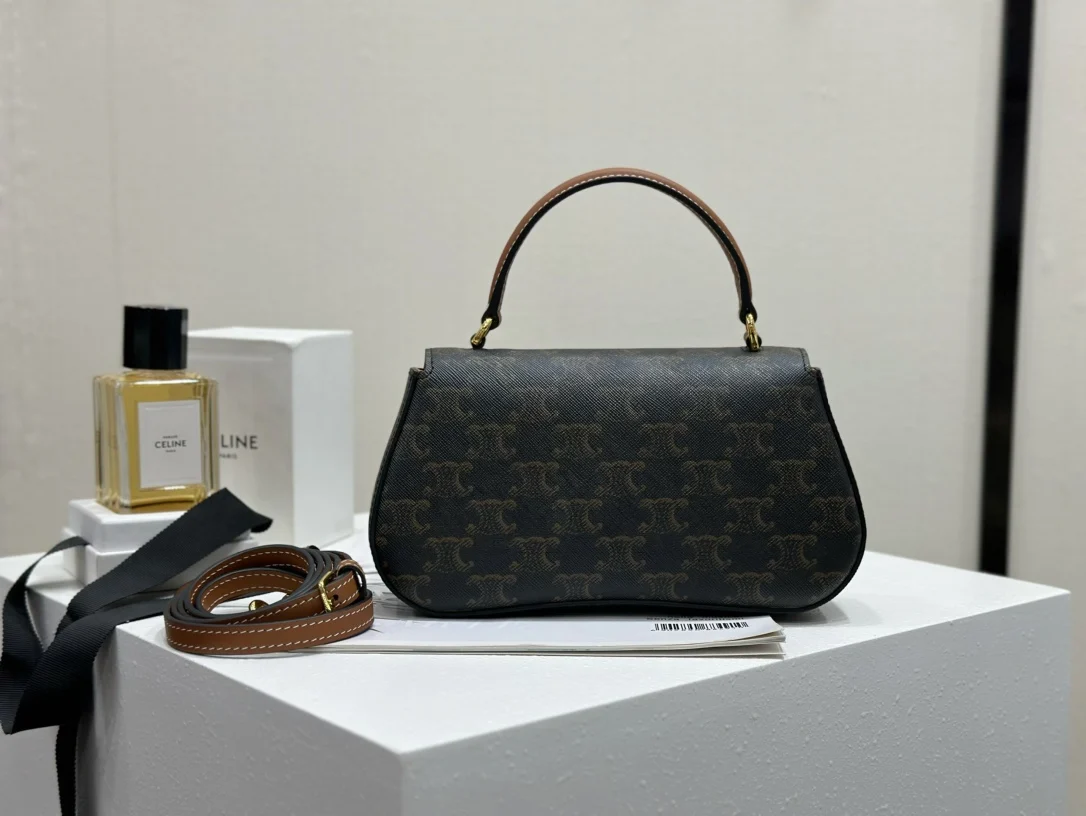 셀린느 틴 롤라 토트백 탄 119533