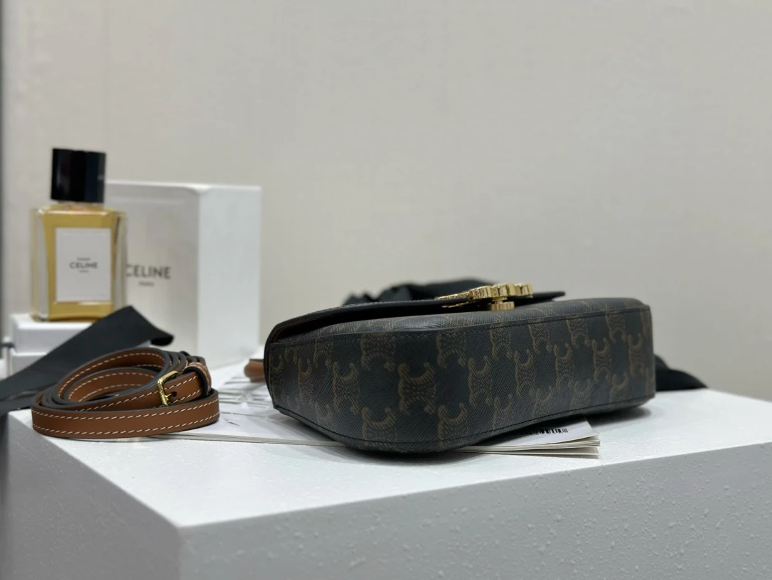 셀린느 틴 롤라 토트백 탄 119533