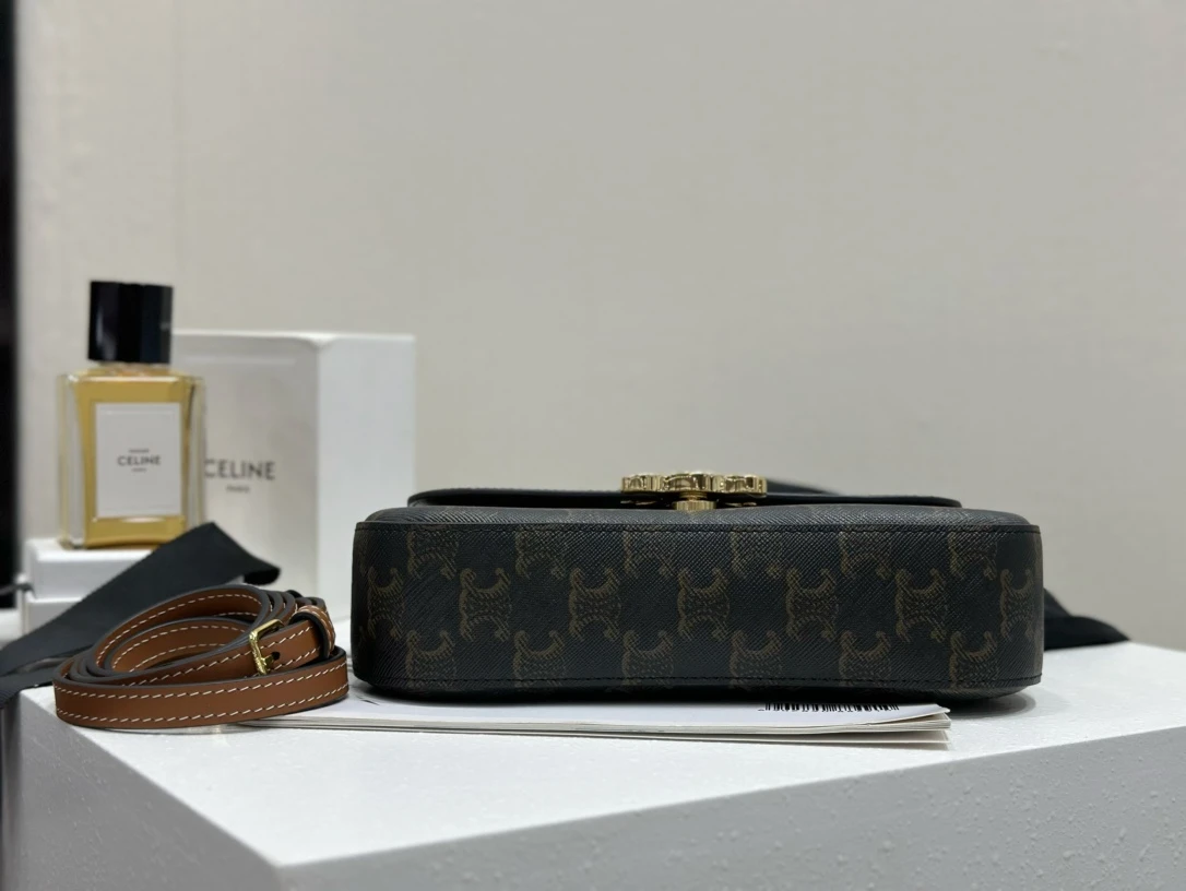 셀린느 틴 롤라 토트백 탄 119533