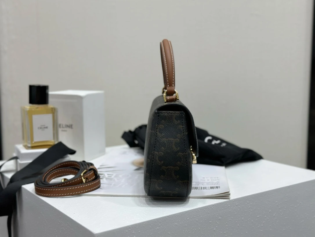 셀린느 틴 롤라 토트백 탄 119533