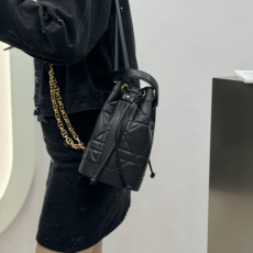 디올 스몰 백팩 블랙 서플 맥시까나쥬