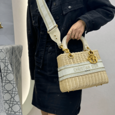 디올 스몰 토트백 라탄 화이트